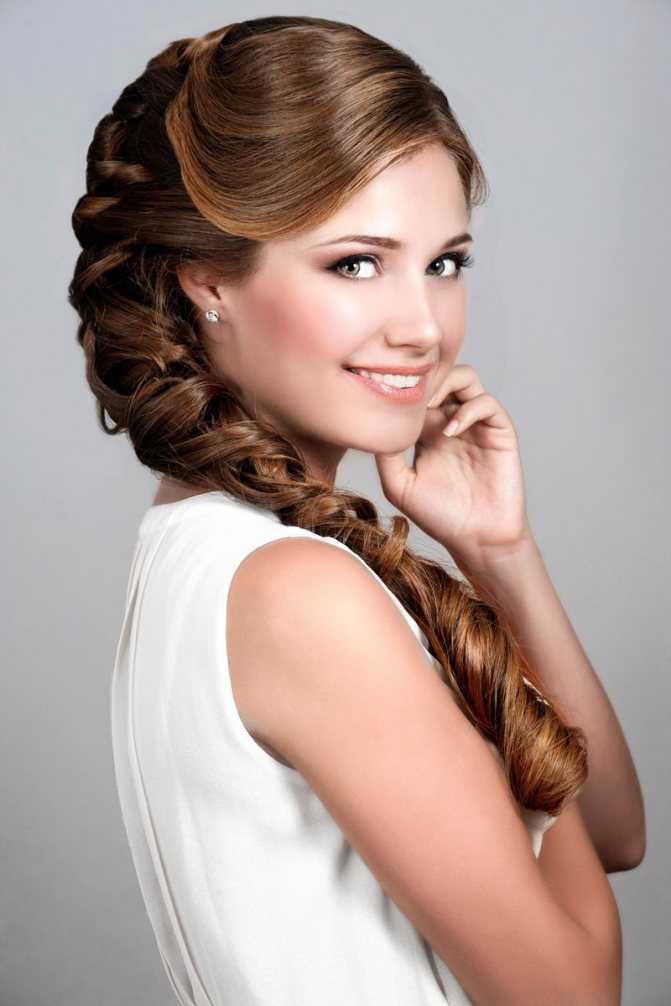 Прически на основе плетения кос на длинные и средние волосы | volosomanjaki.com