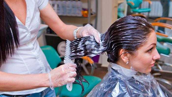 Чем осветляют волосы в парикмахерской и как проводится процедура в салоне