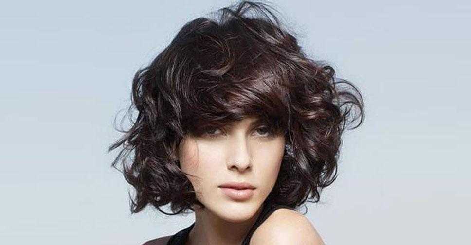 Как красиво уложить кудрявые волосы у женщин? как подобрать прическу для кудрявых волос в зависимости от формы лица?