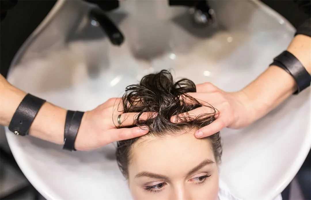 Как придать блеск волосам? покупные и народные средства для естественного блеска волос | volosomanjaki.com