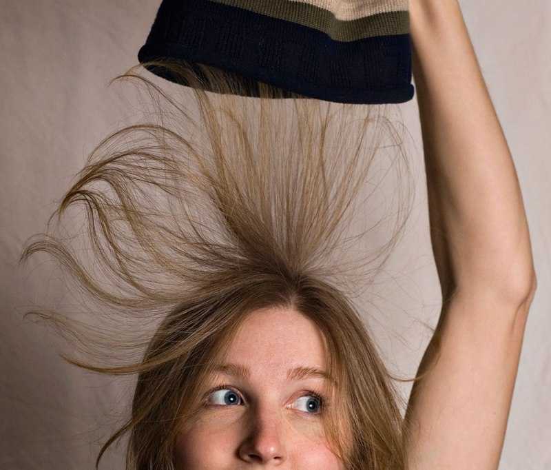 Электризуются волосы: причины и что делать | чистая линия