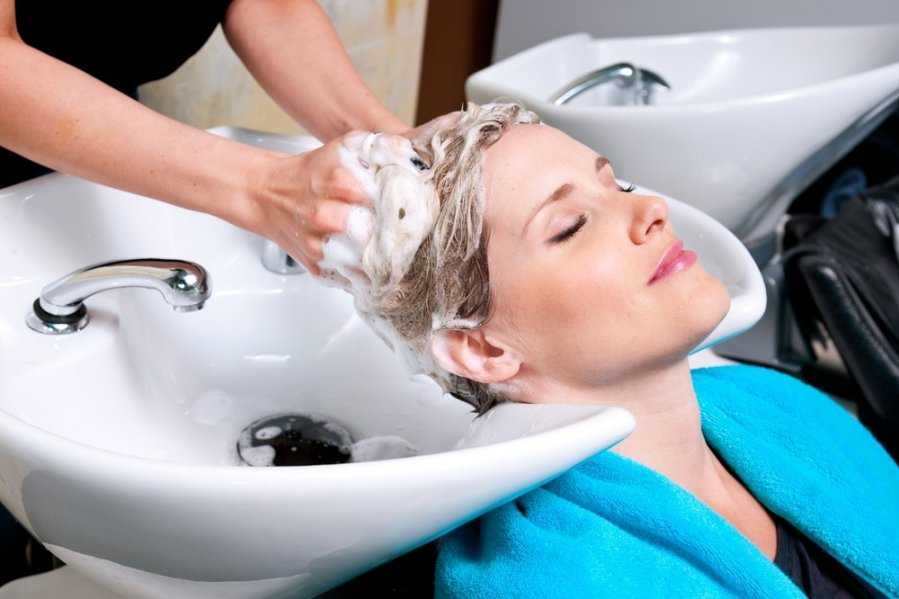 Как быстро помыть голову без воды и шампуня: сухое мытье волос в домашних условиях, домашние рецепты по очистке волос и кожи головы