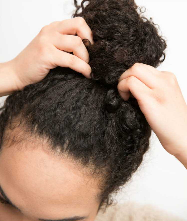 Уход за кудрявыми волосами: 10 лучших средств для укладки и восстановления
