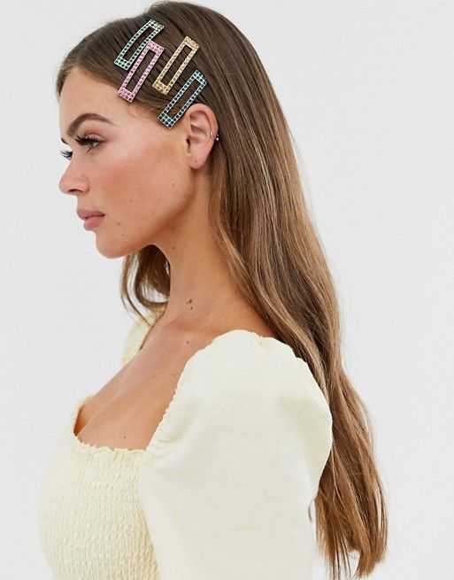 Прически с крабиками для волос: возвращение тренда 90-х в 2021