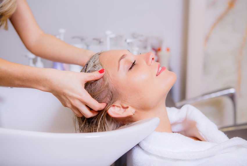 Салонные процедуры для волос в домашних условиях: 7 лучших