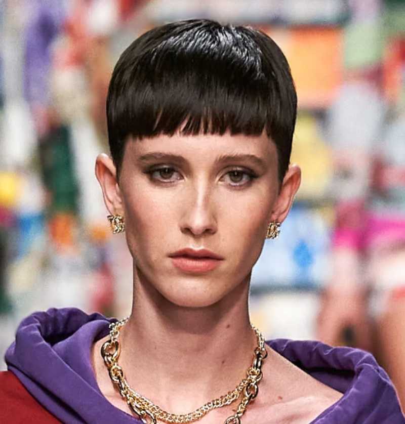 Актуальные женские стрижки 2021 на короткие волосы | volosomanjaki.com