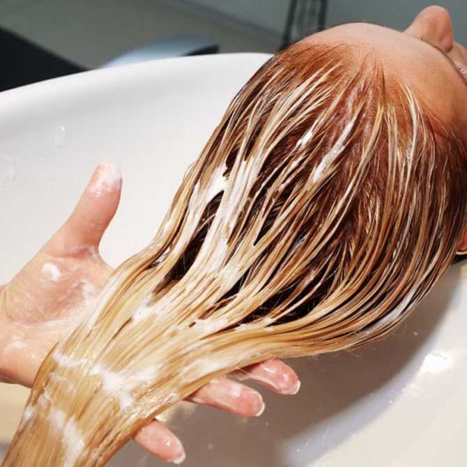 Перед окрашиванием волосы не мыть 3 дня: колорист рассказал, так ли это