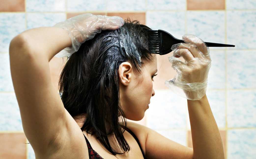 Как покрасить волосы в домашних условиях и не навредить им. особенности выбора краски и подходящего оттенка - автор екатерина данилова - журнал женское мнение
