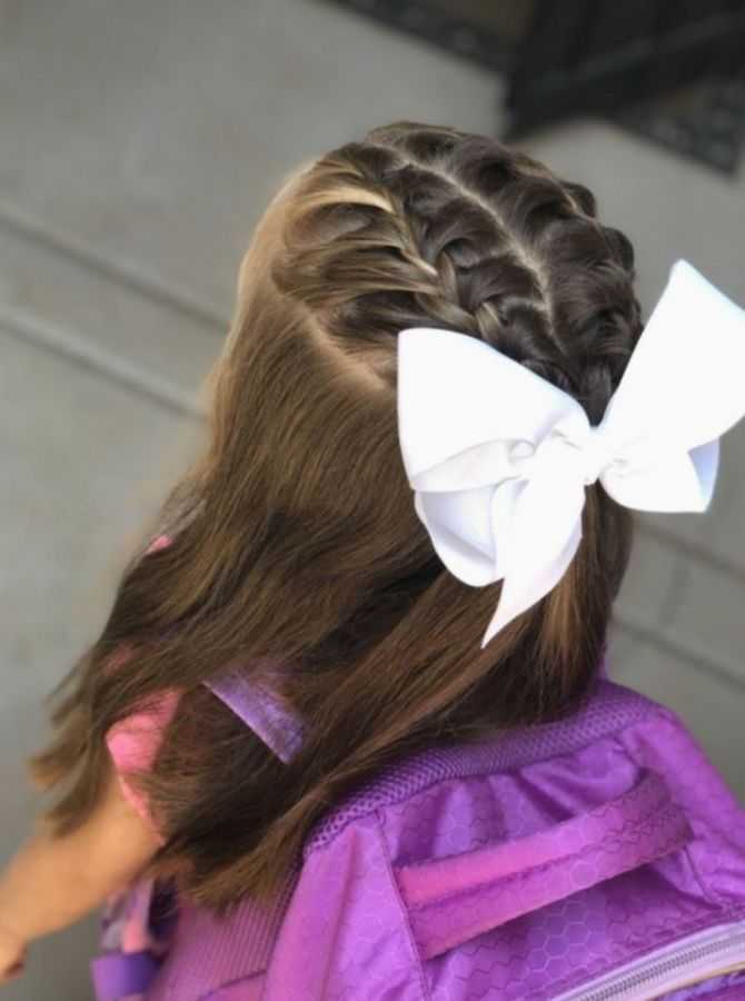 Прически на 1 сентября для девочек 1 класс: с бантами и лентами, на длинные, средние и короткие волосы