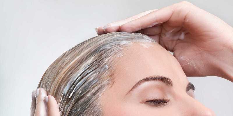 Как пользоваться маской для волос: способ применения, наносить на грязную или чистую голову, перед мытьем или после, часто ли можно делать, сколько держать?