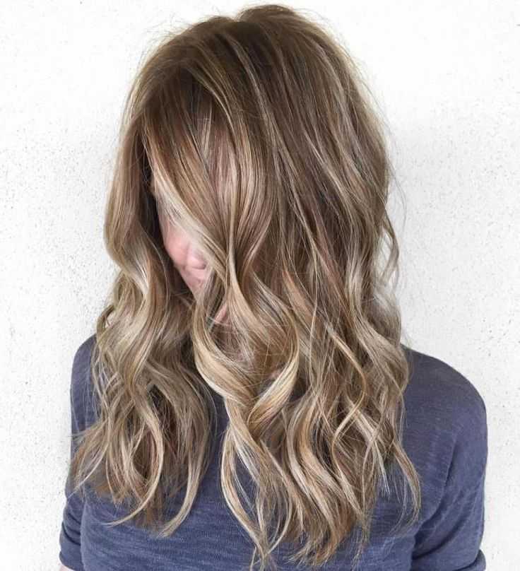 Модное окрашивание волос 2021 на средние волосы блонд