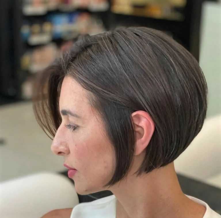 Модная стрижка каре 2022: фото на короткие и средние волосы