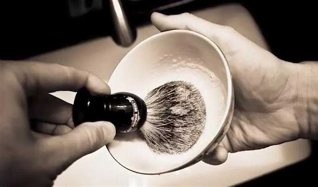 Расскажем о гидрофильном масле для бритья, свойствах, видах, как выбрать и как пользоваться Обзор лучшего натурального средства для смягчения волос и питания кожи лица