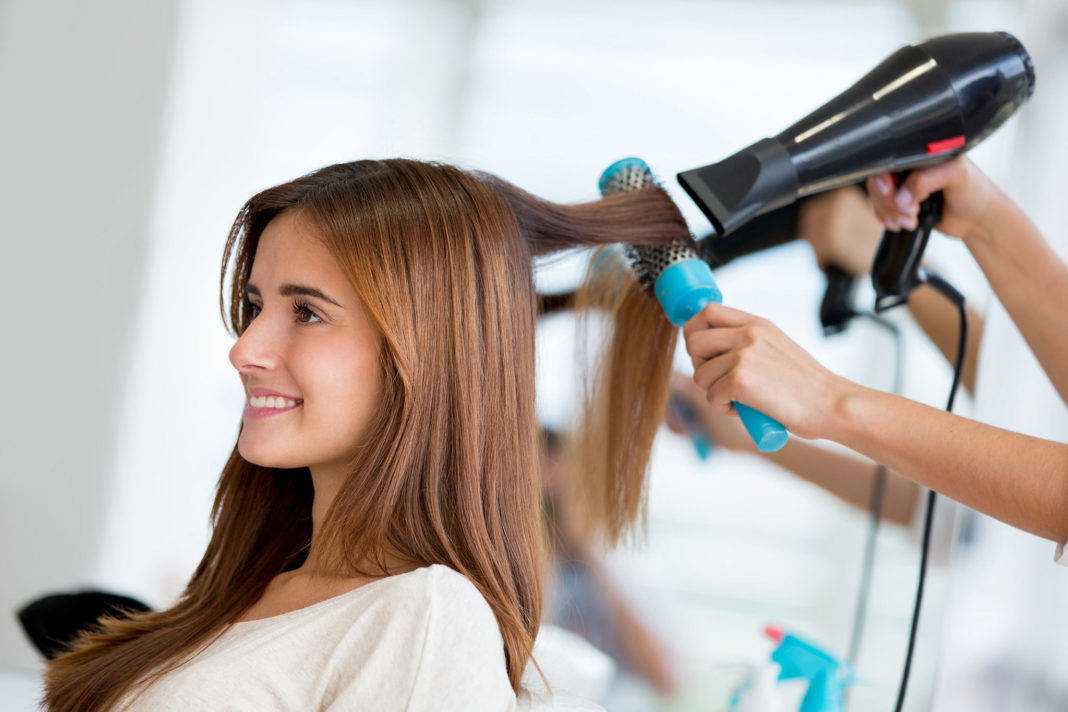 Как правильно сушить короткие и длинные волосы феном