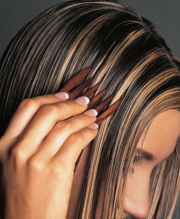 Мраморное окрашивание волос - современная техника, подчеркивающая природную красоту шевелюры У нее есть целый ряд очень важных преимуществ