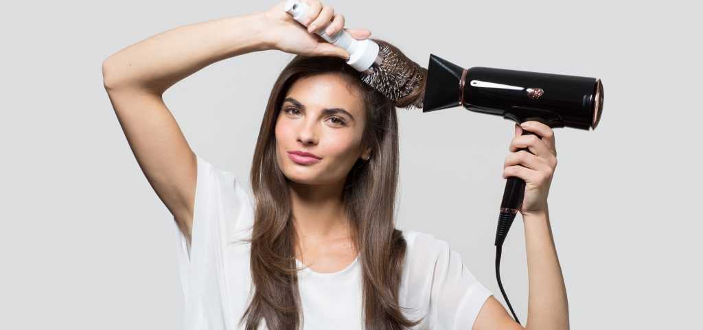 Как в салоне вытягивают волосы феном