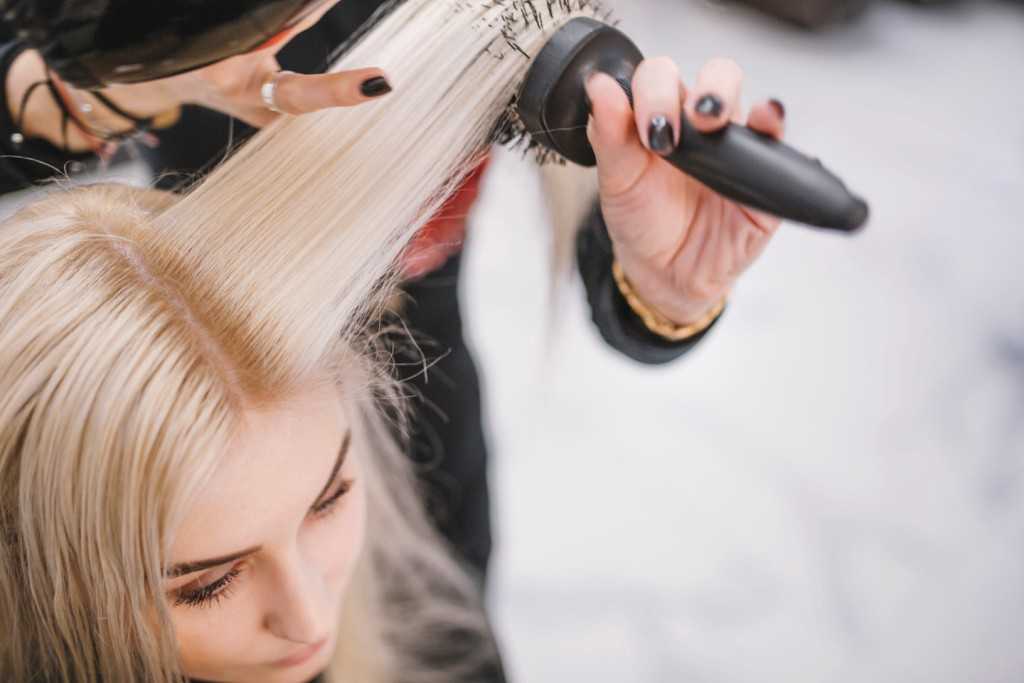 Как обесцветить волосы дома: обзор средств для домашнего использования, способы окрашивания